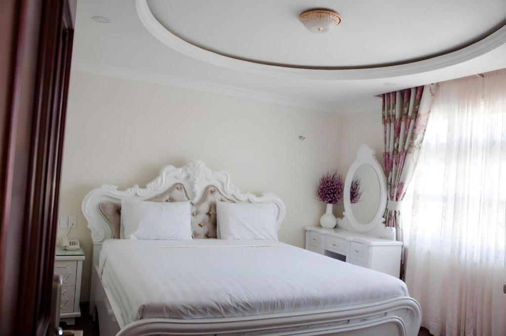 Hoa Sen Vang Hotel Dalat Buitenkant foto