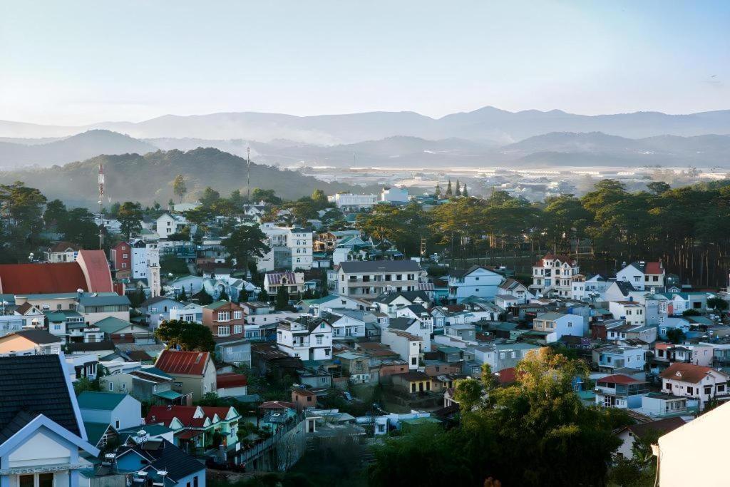 Hoa Sen Vang Hotel Dalat Buitenkant foto